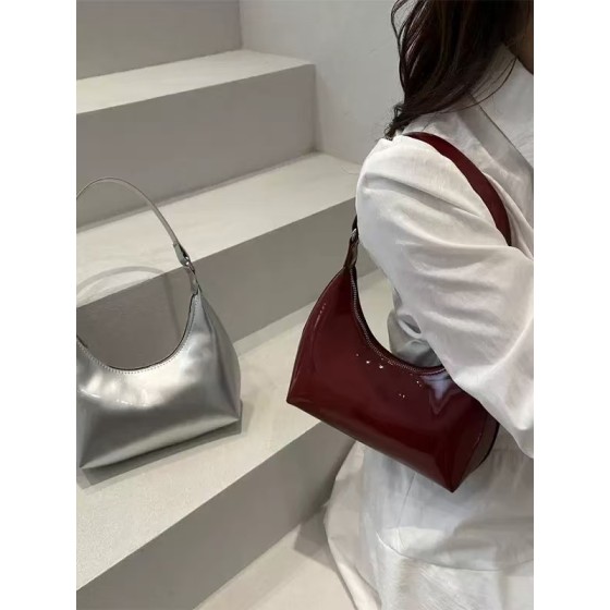 Niche-style vintage patent leather shoulder bag, versatile single shoulder/crossbody bag.